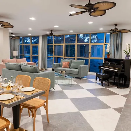 Faranda Rias Altas, Ascend Collection